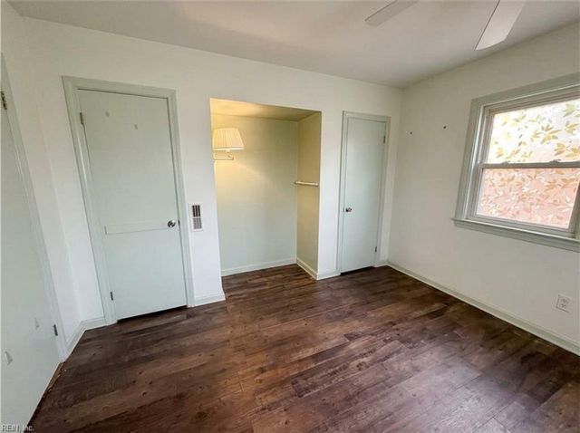 1479 Laurens RD, Gloucester Point, VA 23062