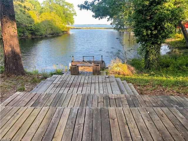 1479 Laurens RD, Gloucester Point, VA 23062