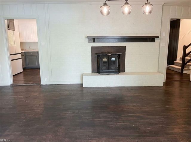 1479 Laurens RD, Gloucester Point, VA 23062
