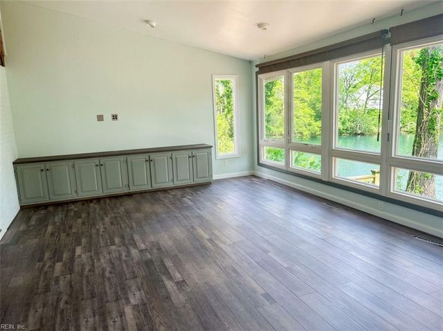 1479 Laurens RD, Gloucester Point, VA 23062