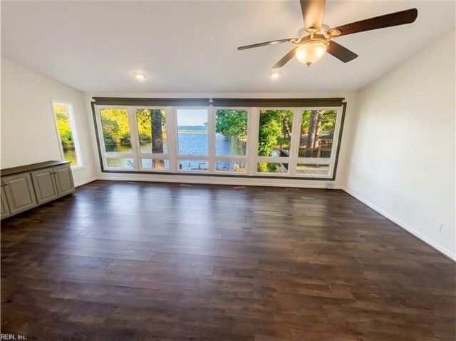 1479 Laurens RD, Gloucester Point, VA 23062