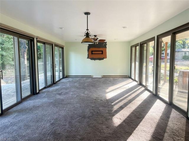 1479 Laurens RD, Gloucester Point, VA 23062