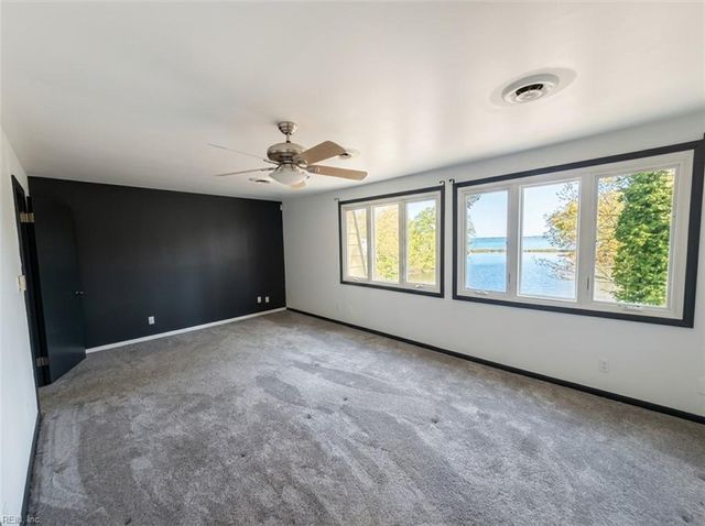 1479 Laurens RD, Gloucester Point, VA 23062