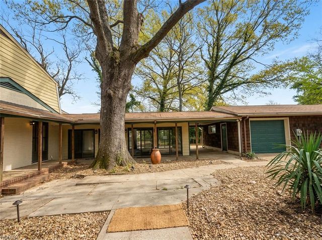 1479 Laurens RD, Gloucester Point, VA 23062