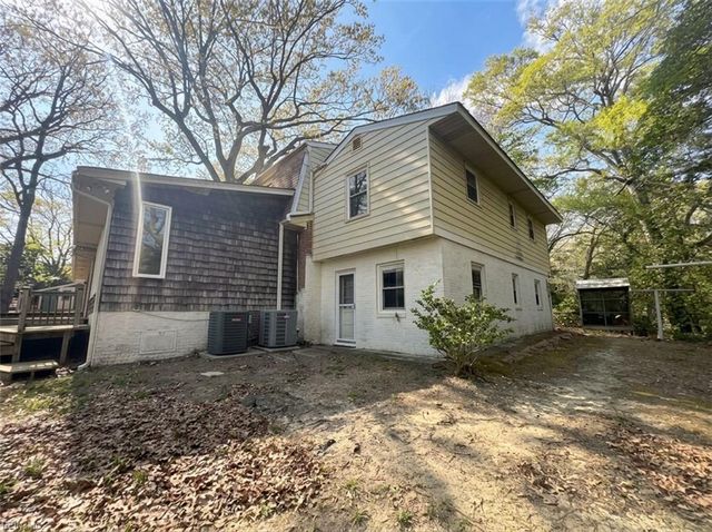 1479 Laurens RD, Gloucester Point, VA 23062