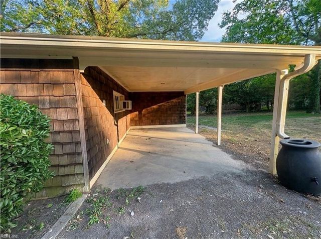 1479 Laurens RD, Gloucester Point, VA 23062