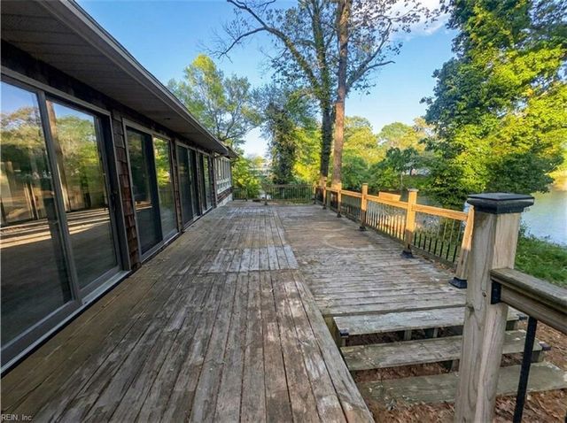 1479 Laurens RD, Gloucester Point, VA 23062