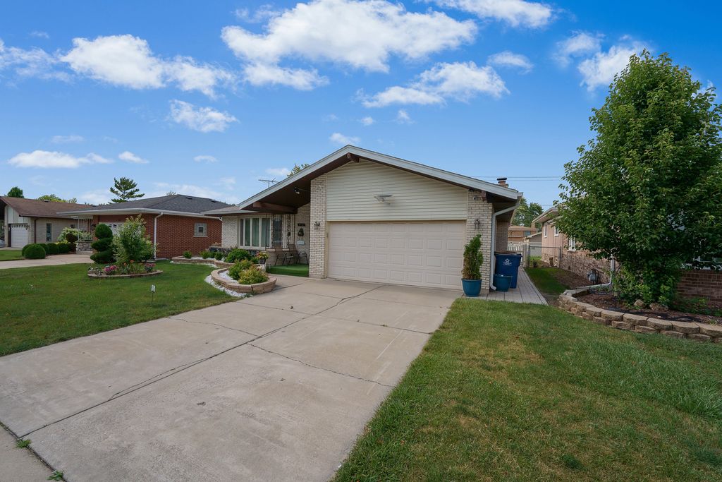 4832 W 107th Street, Oak Lawn, IL 60453 — photo 2