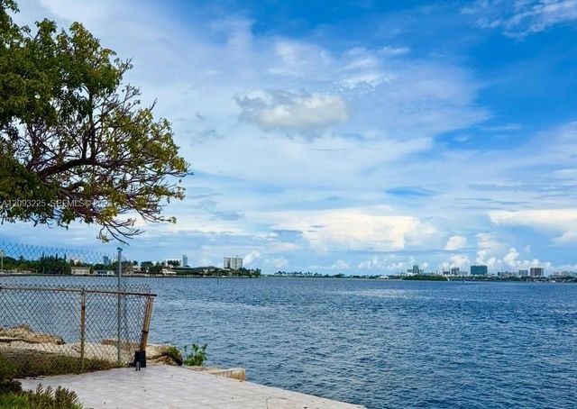 10875 N Bayshore Drive, Miami, FL 33161