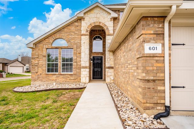601 Babbling Brook Drive, Saginaw, TX 76179