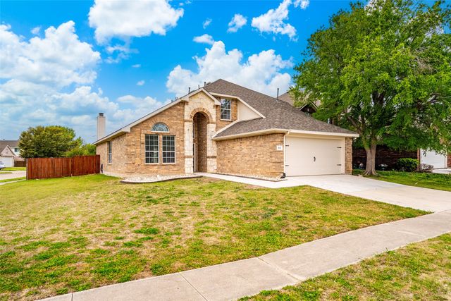 601 Babbling Brook Drive, Saginaw, TX 76179