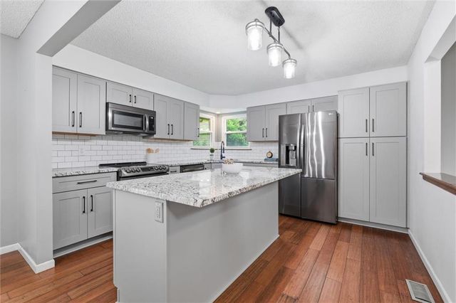 9131 Acuff Lane, Lenexa, KS 66215