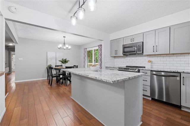 9131 Acuff Lane, Lenexa, KS 66215
