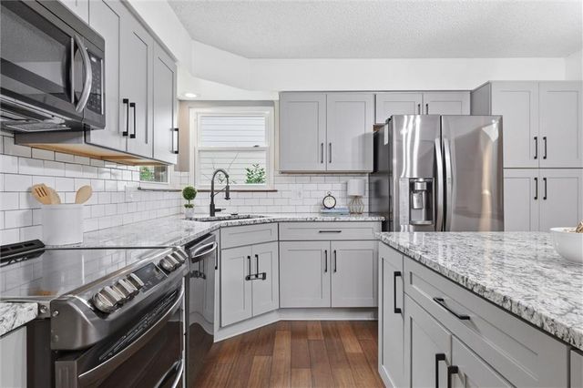 9131 Acuff Lane, Lenexa, KS 66215