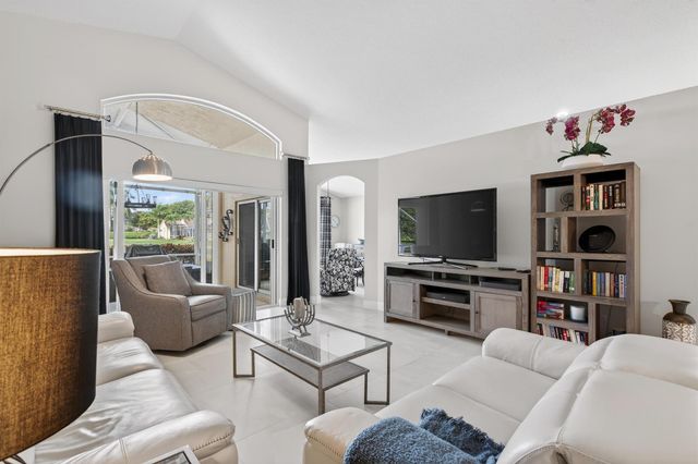 10729 Grande Palladium Way, Boynton Beach, FL 33436