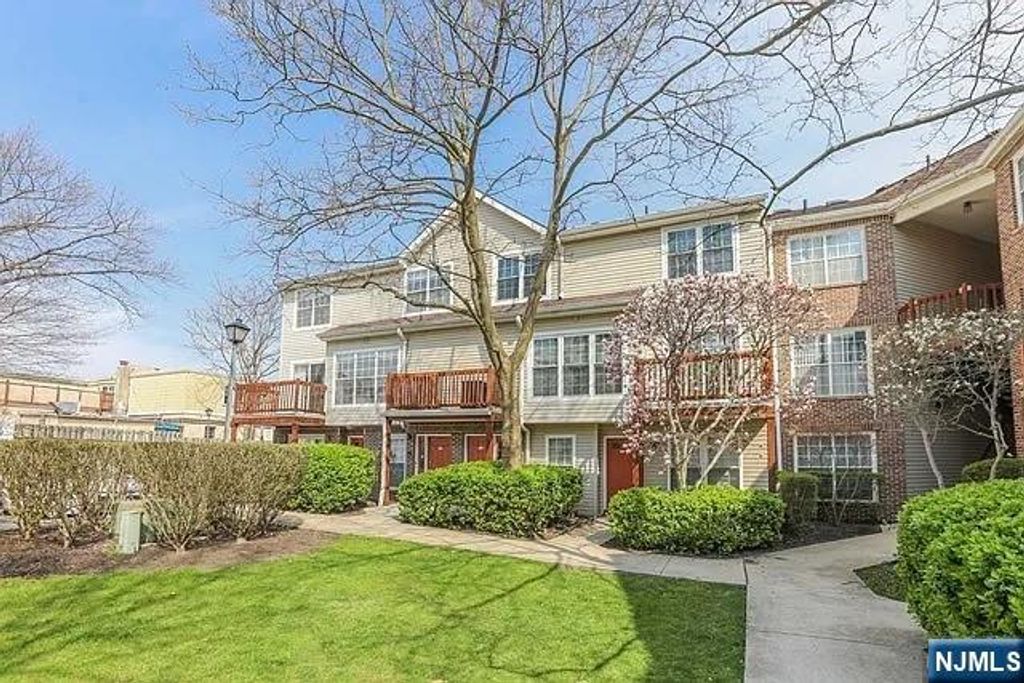 1430 Westgate Drive 8201, Fort Lee, NJ 07024