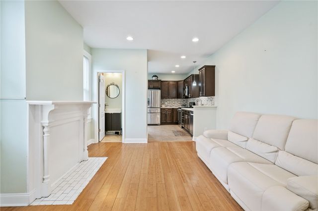 330 39th St, Lawrenceville, PA 15201