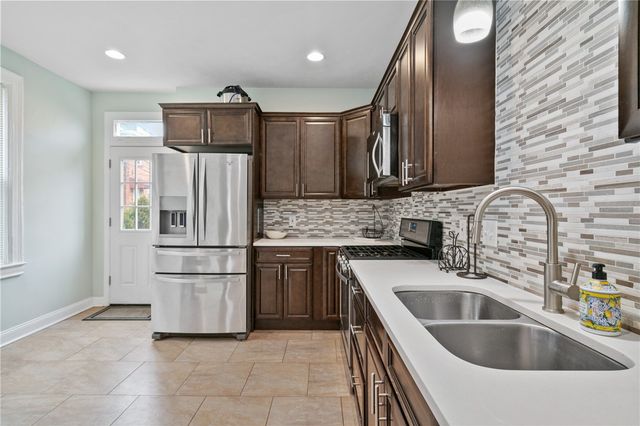 330 39th St, Lawrenceville, PA 15201