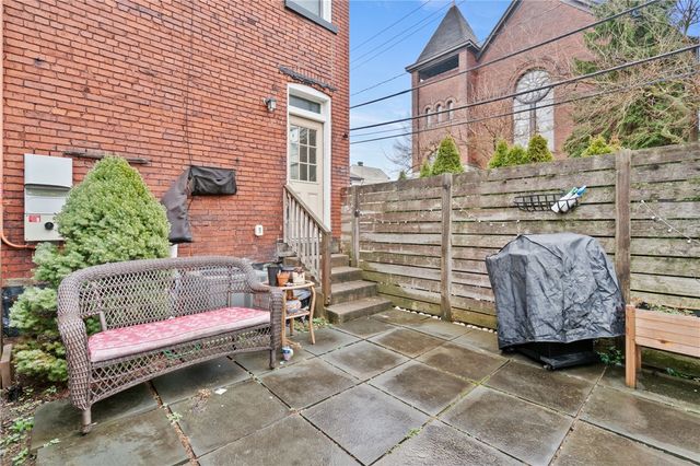 330 39th St, Lawrenceville, PA 15201