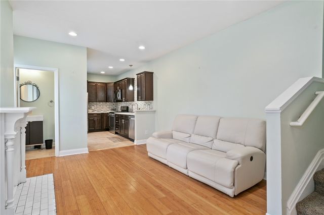 330 39th St, Lawrenceville, PA 15201