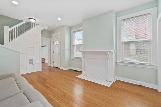 330 39th St, Lawrenceville, PA 15201