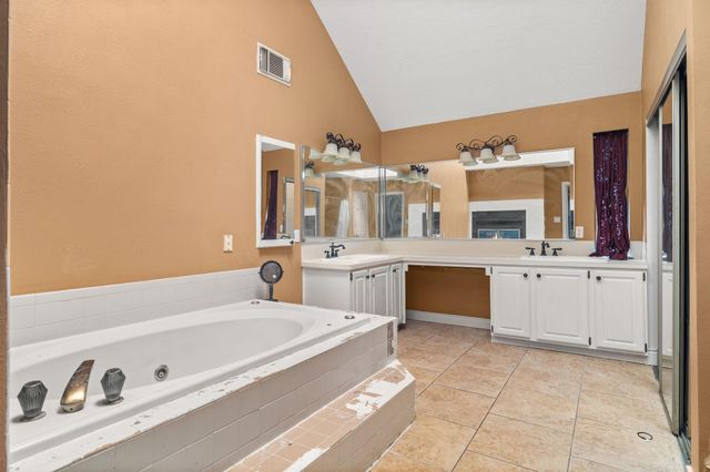 14643 S Hearthstone Green Drive, Houston, TX 77095