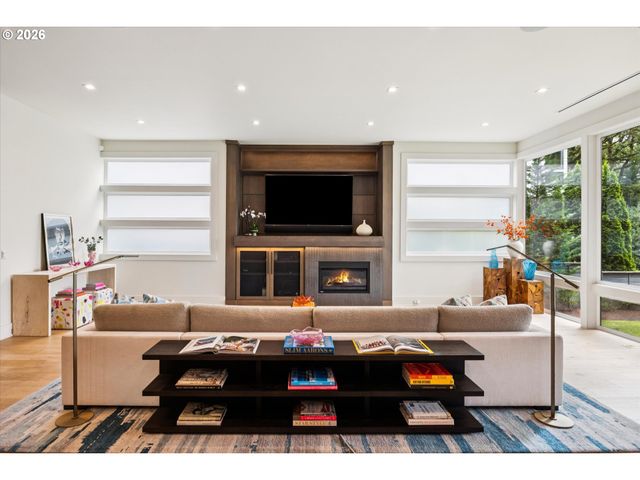 3150 UPPER Dr, Lake Oswego, OR 97035