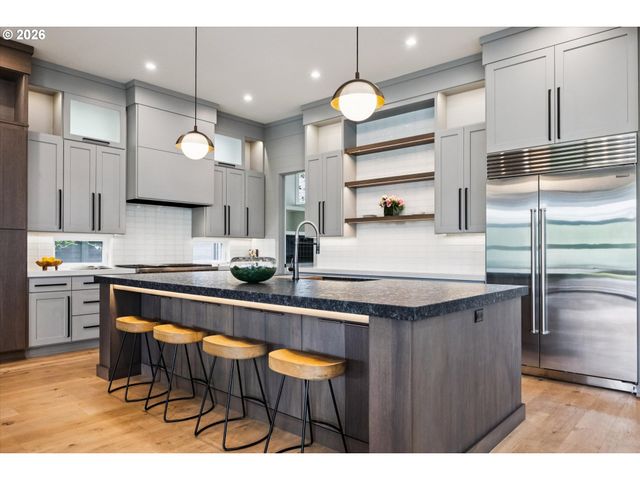 3150 UPPER Dr, Lake Oswego, OR 97035