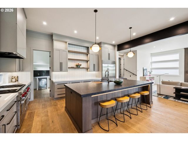 3150 UPPER Dr, Lake Oswego, OR 97035