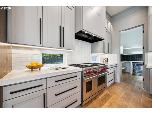 3150 UPPER Dr, Lake Oswego, OR 97035