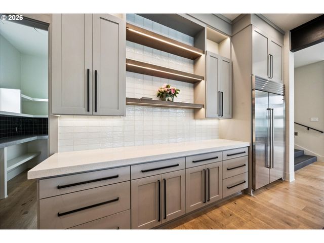 3150 UPPER Dr, Lake Oswego, OR 97035