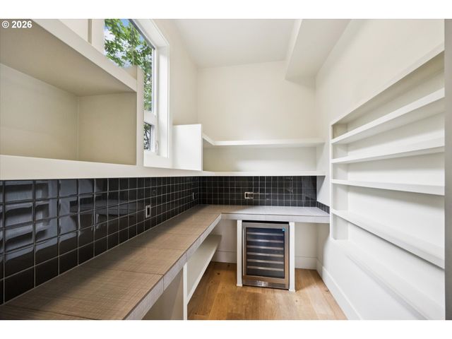3150 UPPER Dr, Lake Oswego, OR 97035