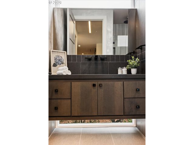 3150 UPPER Dr, Lake Oswego, OR 97035