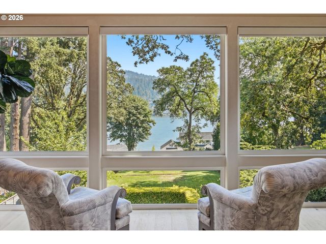 3150 UPPER Dr, Lake Oswego, OR 97035