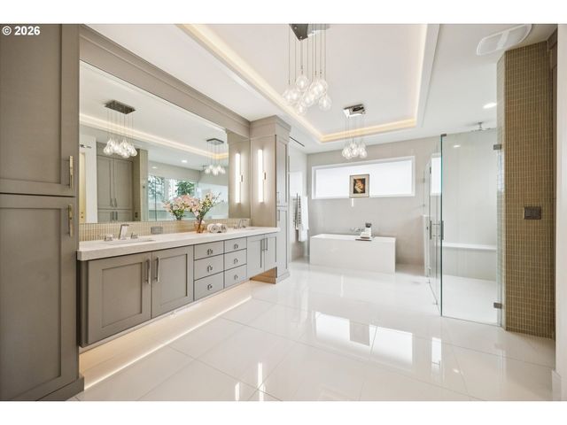 3150 UPPER Dr, Lake Oswego, OR 97035