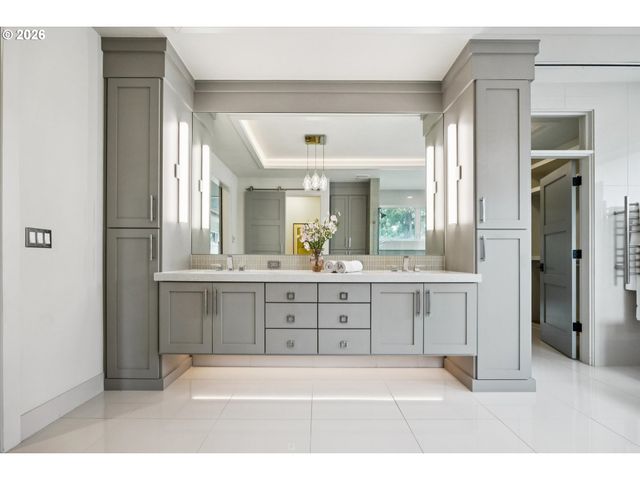 3150 UPPER Dr, Lake Oswego, OR 97035
