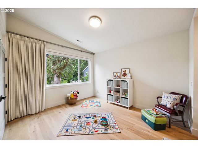 3150 UPPER Dr, Lake Oswego, OR 97035