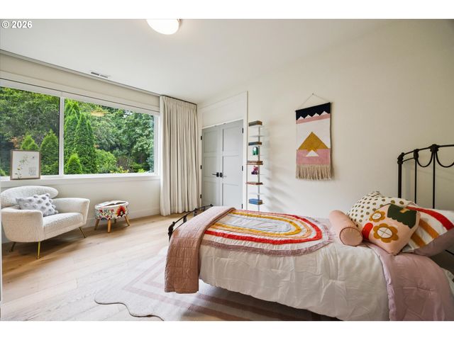 3150 UPPER Dr, Lake Oswego, OR 97035