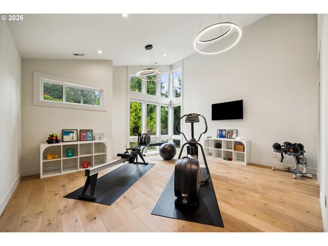 3150 UPPER Dr, Lake Oswego, OR 97035