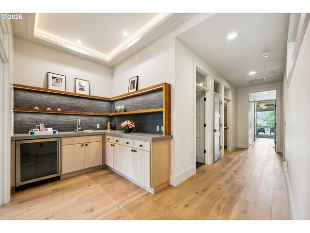 3150 UPPER Dr, Lake Oswego, OR 97035