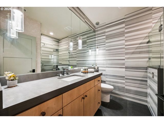 3150 UPPER Dr, Lake Oswego, OR 97035