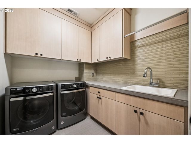 3150 UPPER Dr, Lake Oswego, OR 97035