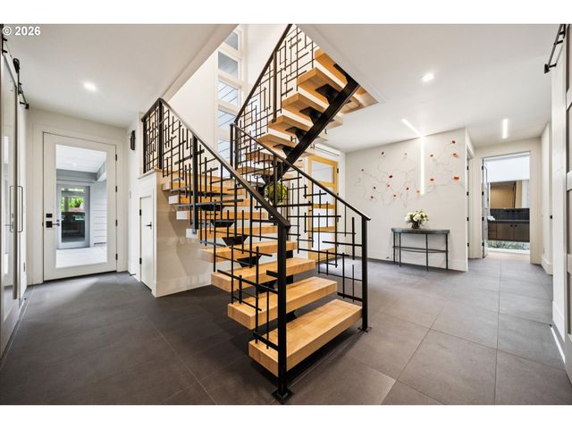 3150 UPPER Dr, Lake Oswego, OR 97035