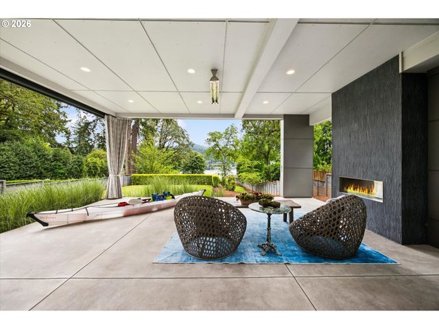 3150 UPPER Dr, Lake Oswego, OR 97035