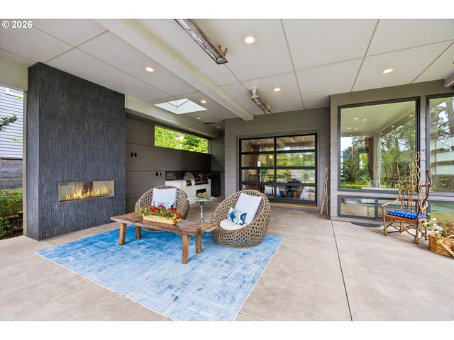 3150 UPPER Dr, Lake Oswego, OR 97035