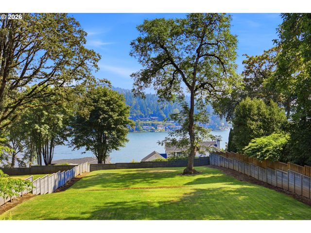 3150 UPPER Dr, Lake Oswego, OR 97035