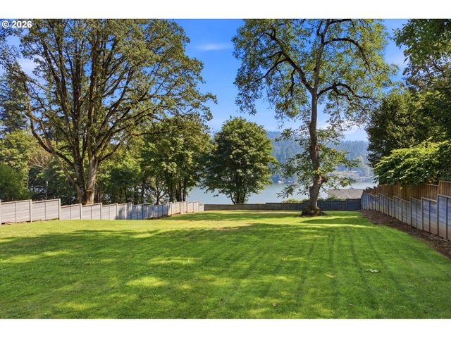 3150 UPPER Dr, Lake Oswego, OR 97035