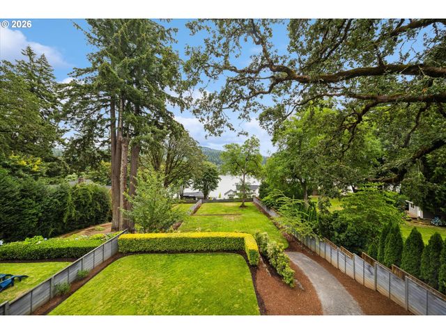 3150 UPPER Dr, Lake Oswego, OR 97035
