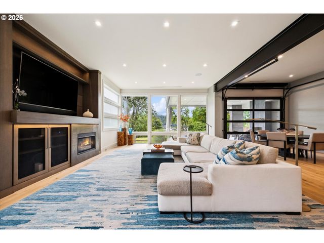 3150 UPPER Dr, Lake Oswego, OR 97035
