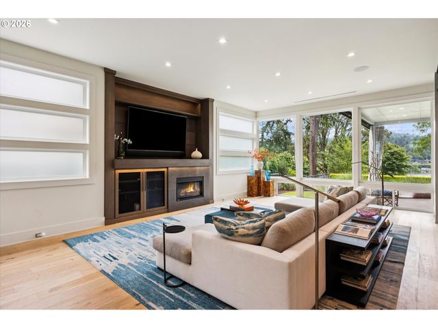 3150 UPPER Dr, Lake Oswego, OR 97035